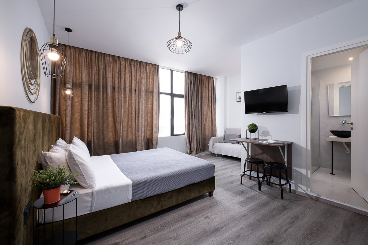 Enattica Monastiraki Living, bedroom with double bed