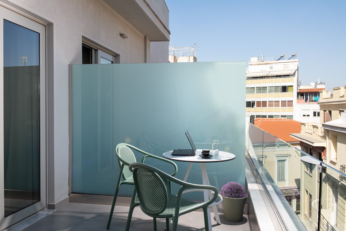 Enattica Suites, η θέα από το μπαλκόνι