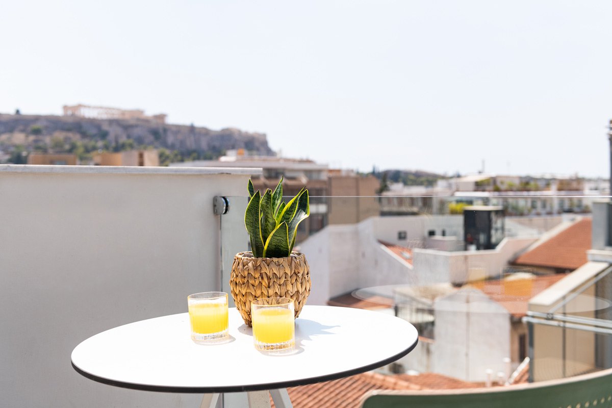 Enattica Suites, η θέα από το μπαλκόνι