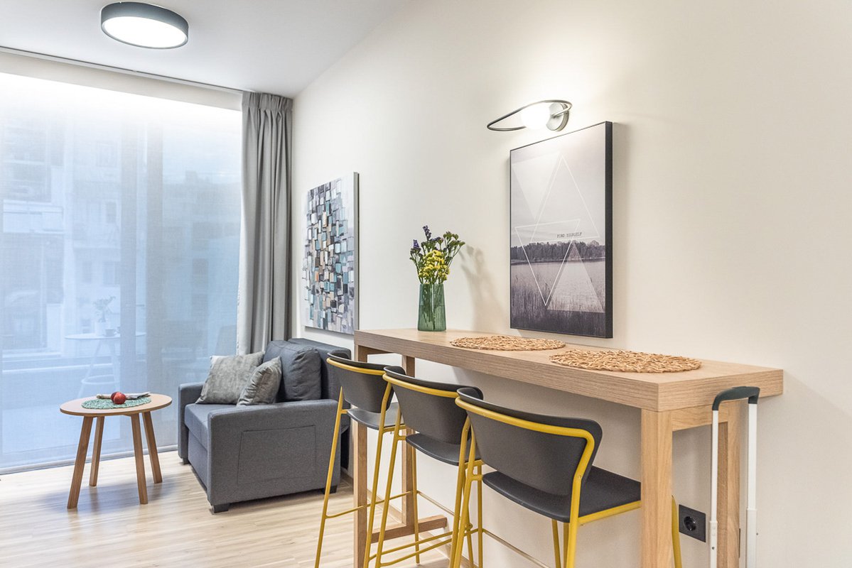 Enattica Suites, comfortable room with kitchen table