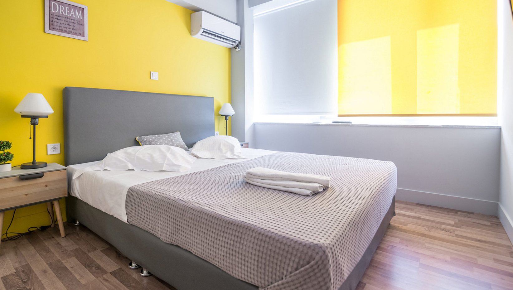 Enattica Syntagma Living, δωμάτιο με διπλό κρεβάτι