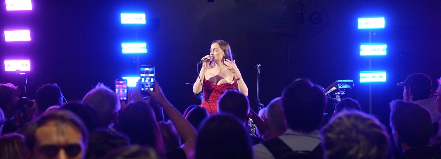 Hire Amber | Singer in London