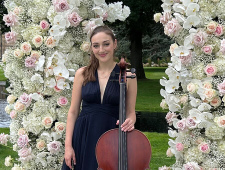 Cellist Eliza