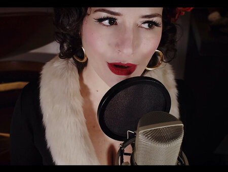 The Vintage Singer Jess 