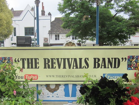 THE REVIVALS BAND