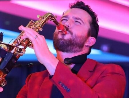 Tom B Sax - Man With The Red Suit