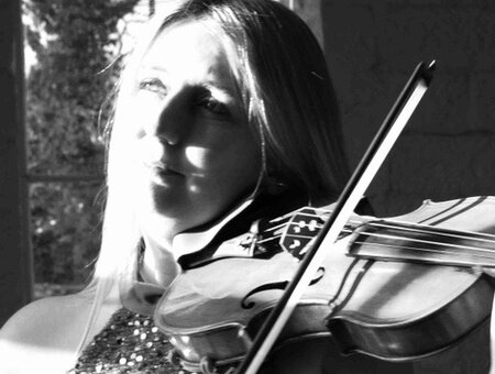 Nell Violinist