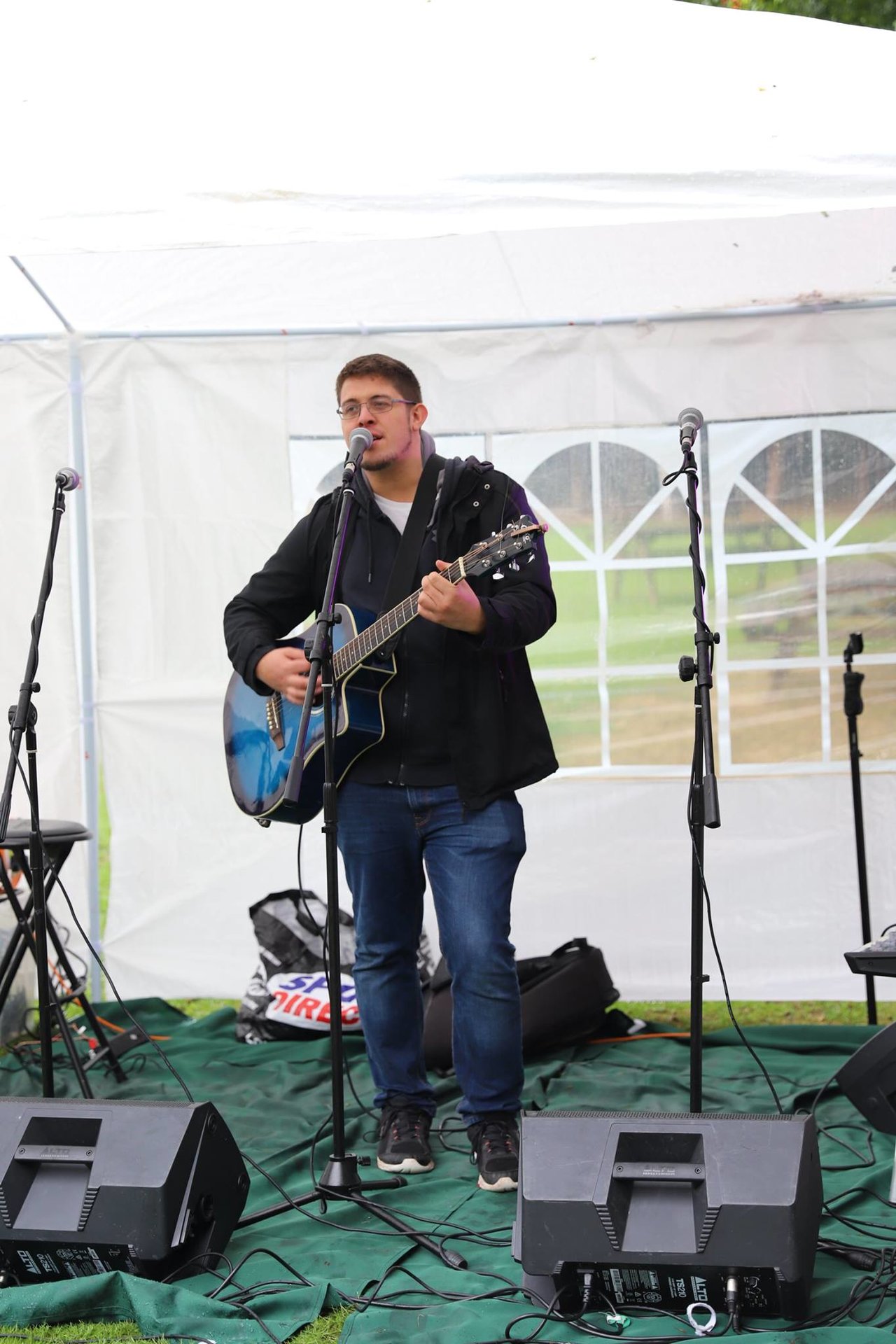 Hire Ben Foulds Singing guitarist in Lichfield