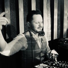 Hire O-Show Music DJ with Encore