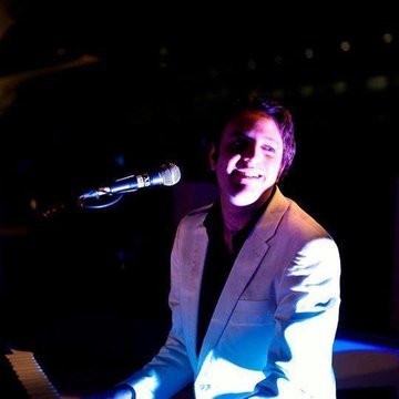 Hire James Alexander Singing pianist with Encore