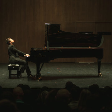 Hire Simone Alessandro Tavoni Pianist with Encore