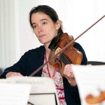 Hire Joana Ly Baroque violist with Encore