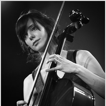 Hire Emma Butterworth Cellist with Encore