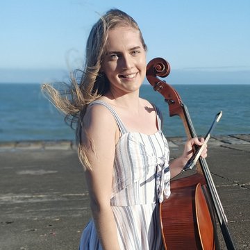 Hire Hannah Chappell Cellist with Encore