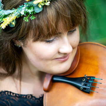 Hire Liv's Viola Violinist with Encore