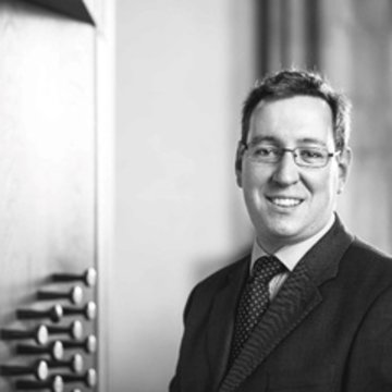 Hire Alexander Eadon Organist with Encore