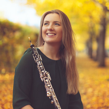 Hire Hannah Condliffe Oboist with Encore