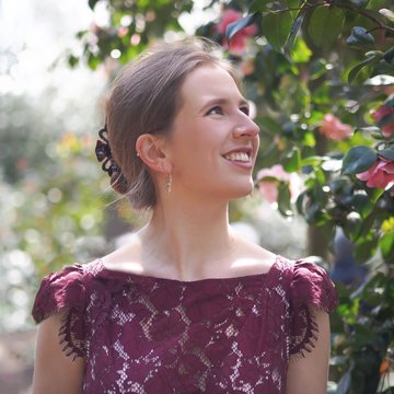 Hire Hannah Beddoe Singer (alto) with Encore