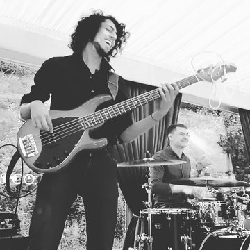 Hire Niran Mistry Bass guitarist with Encore