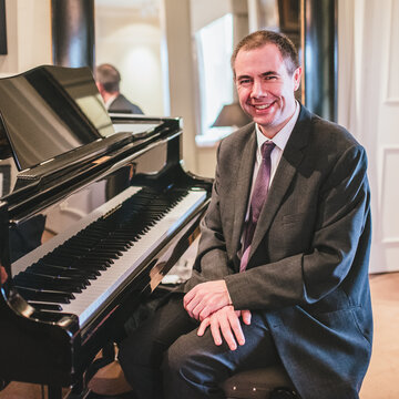 Pianist Simon Jordan