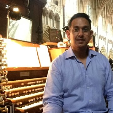 Hire Marc Murray Organist with Encore