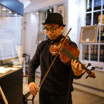 Hire Andy Tsao Violinist with Encore