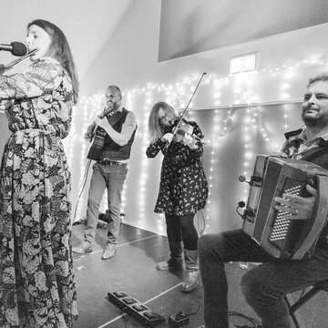 Hire Stumpy Oak Ceilidh Band Celtic folk band with Encore