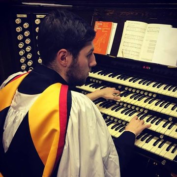 Hire Robert Jones Organist with Encore