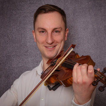 Hire Carl Bradford Violinist with Encore