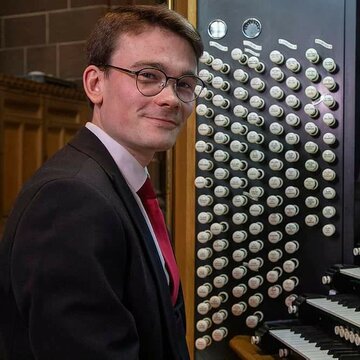 Hire Alexander Fishburn Organist with Encore