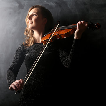 Hire Aelfwyn Shipton Violinist with Encore