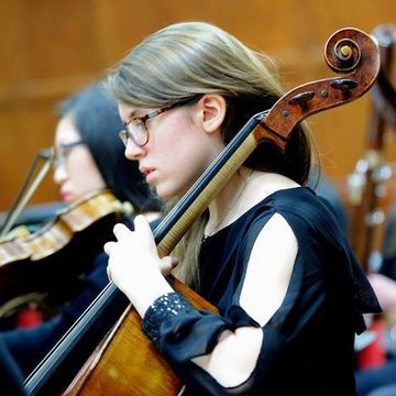 Hire Lucy Roberts Cellist with Encore