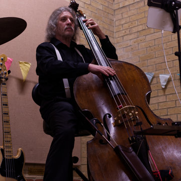 Hire Graeme Hollingdale Double bassist with Encore