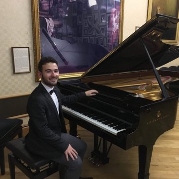 Hire Nuno Lucas Pianist with Encore