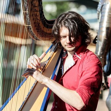 Hire Benjamin Creighton Griffiths Harpist with Encore