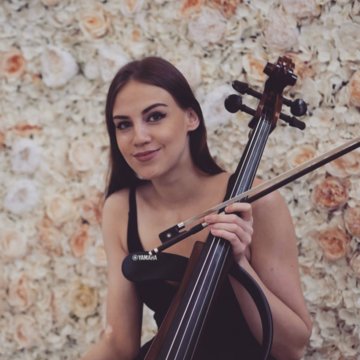 Hire Isabella Dembinska Electric cellist with Encore