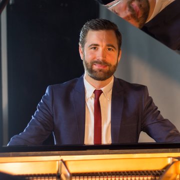 Hire Michael Raggatt Pianist with Encore