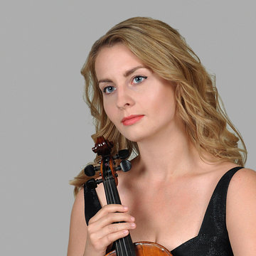 Hire Izabela Stocka Violinist with Encore