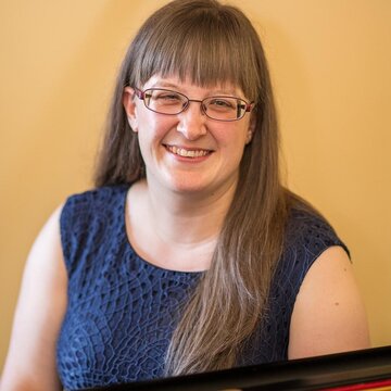 Hire Gina Baker Organist with Encore