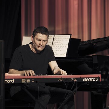 Hire Aurelius  Sciuka Fortepianist with Encore