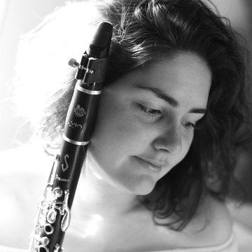 Hire Emma Davies Clarinettist with Encore