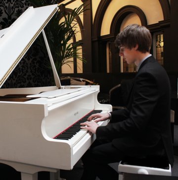 Hire James Breckon Pianist with Encore