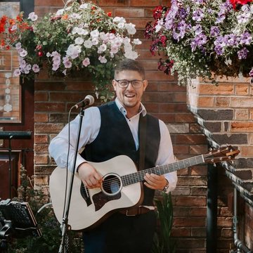 Hire Ben Foulds Singing guitarist with Encore