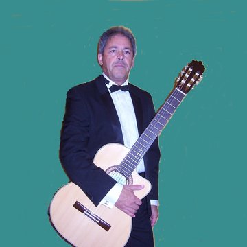 Hire Francisco Mesa Classical guitarist with Encore