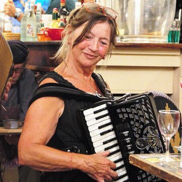 Hire Martina Schwarz Accordionist with Encore