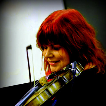 Hire Mary Gristwood Fiddler with Encore