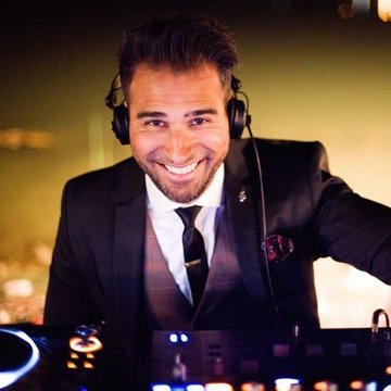 Hire Vik Toreus DJ with Encore