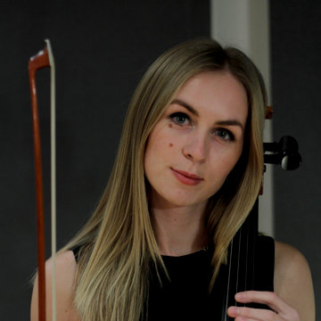 Hire Paulina Livingston (Mikolajczyk) Cellist with Encore