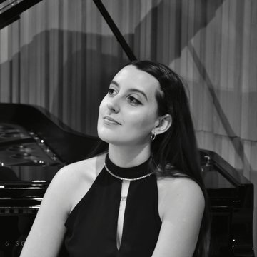 Hire Leona Crasi Fortepianist with Encore