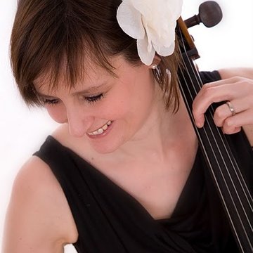 Hire Laura Rose Cellist with Encore